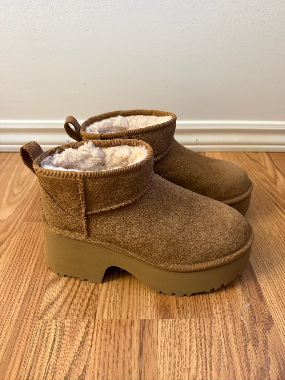 Size 7 NEW UGG Chestnut Suede Fleece-Lined Platform Ankle Boot
